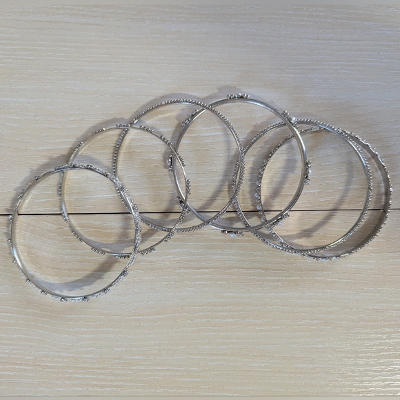 Jewelry - Elegant Silver Bangle Set